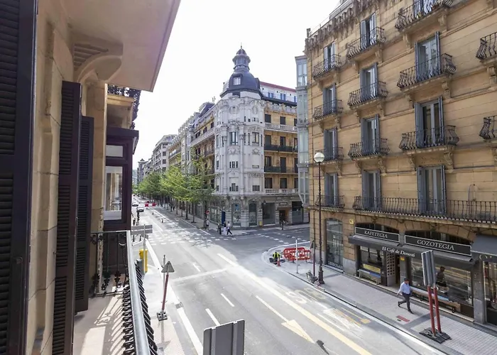 The Collection - San Martin Ii Apartman *